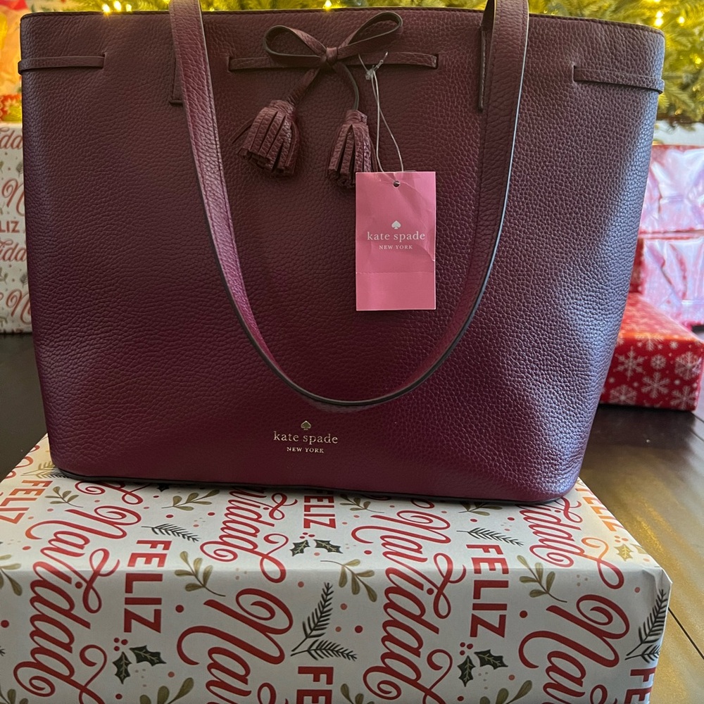 Kate spade purse leather new with tags perfect for Christmas